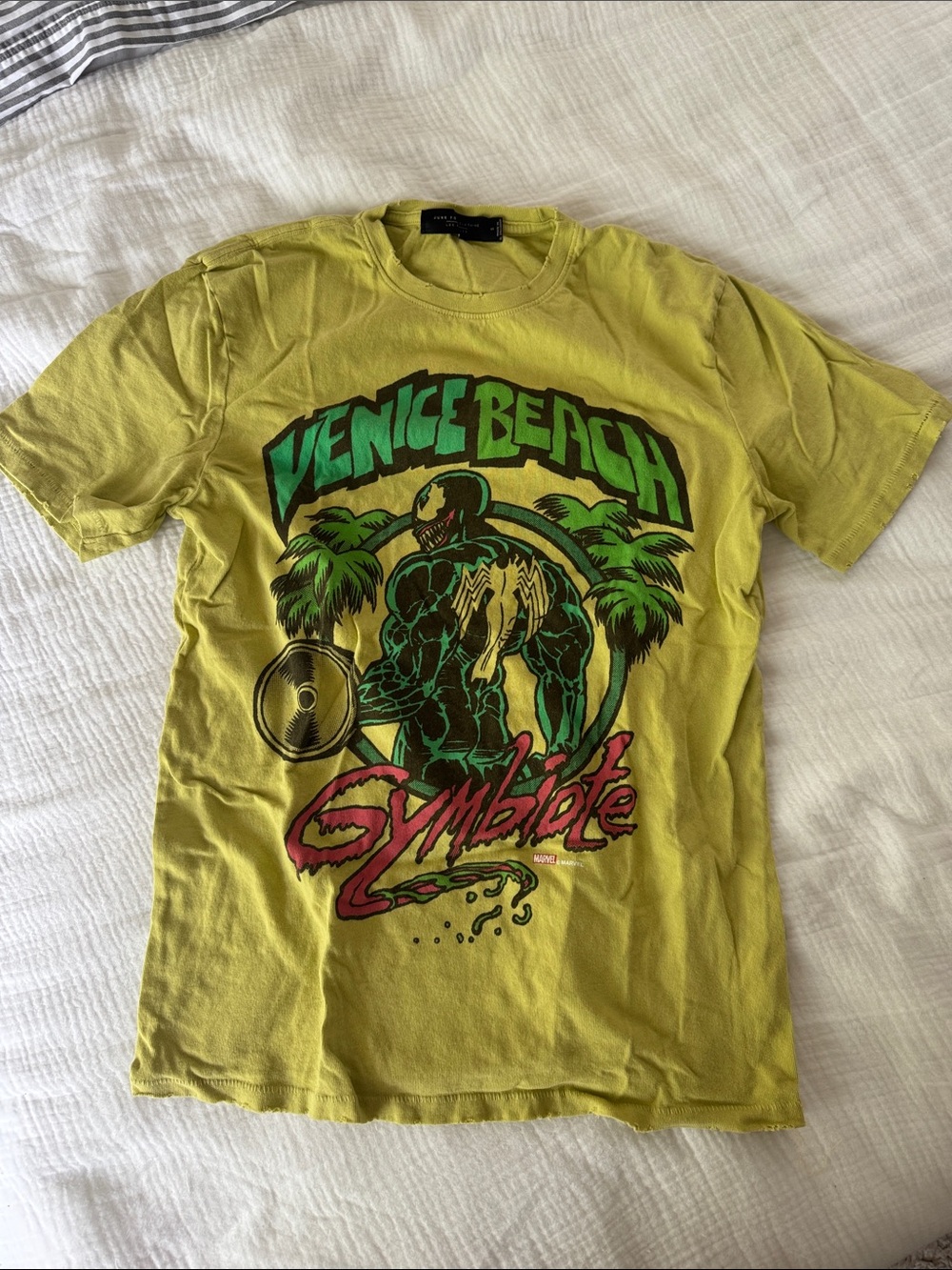 Junk Food Clothing Venice Beach Gymtote Graphic Tee - Yellow Green